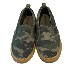 Old Navy Toddler Boys Camo Slip-On Sneakers Size 8 – Preloved